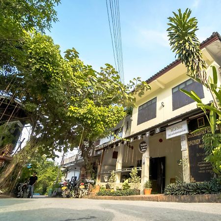 Y Not Laos Hostel Luang Prabang Extérieur photo