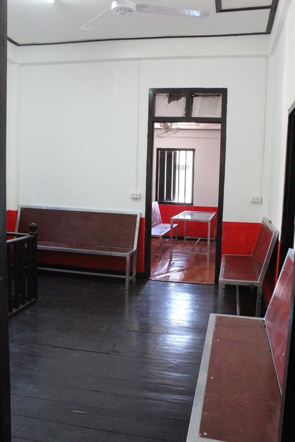 Y Not Laos Hostel Luang Prabang Extérieur photo