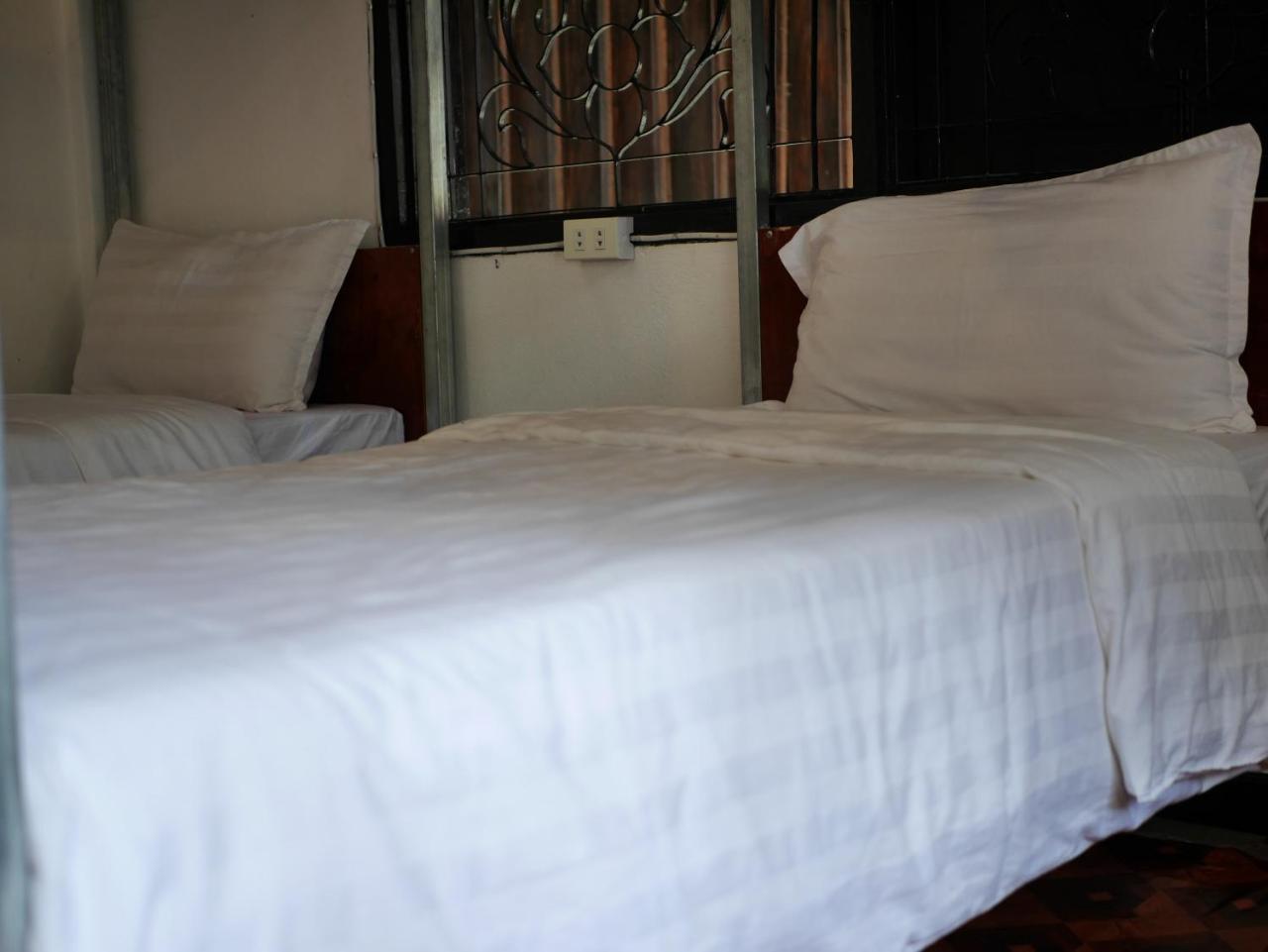 Y Not Laos Hostel Luang Prabang Extérieur photo