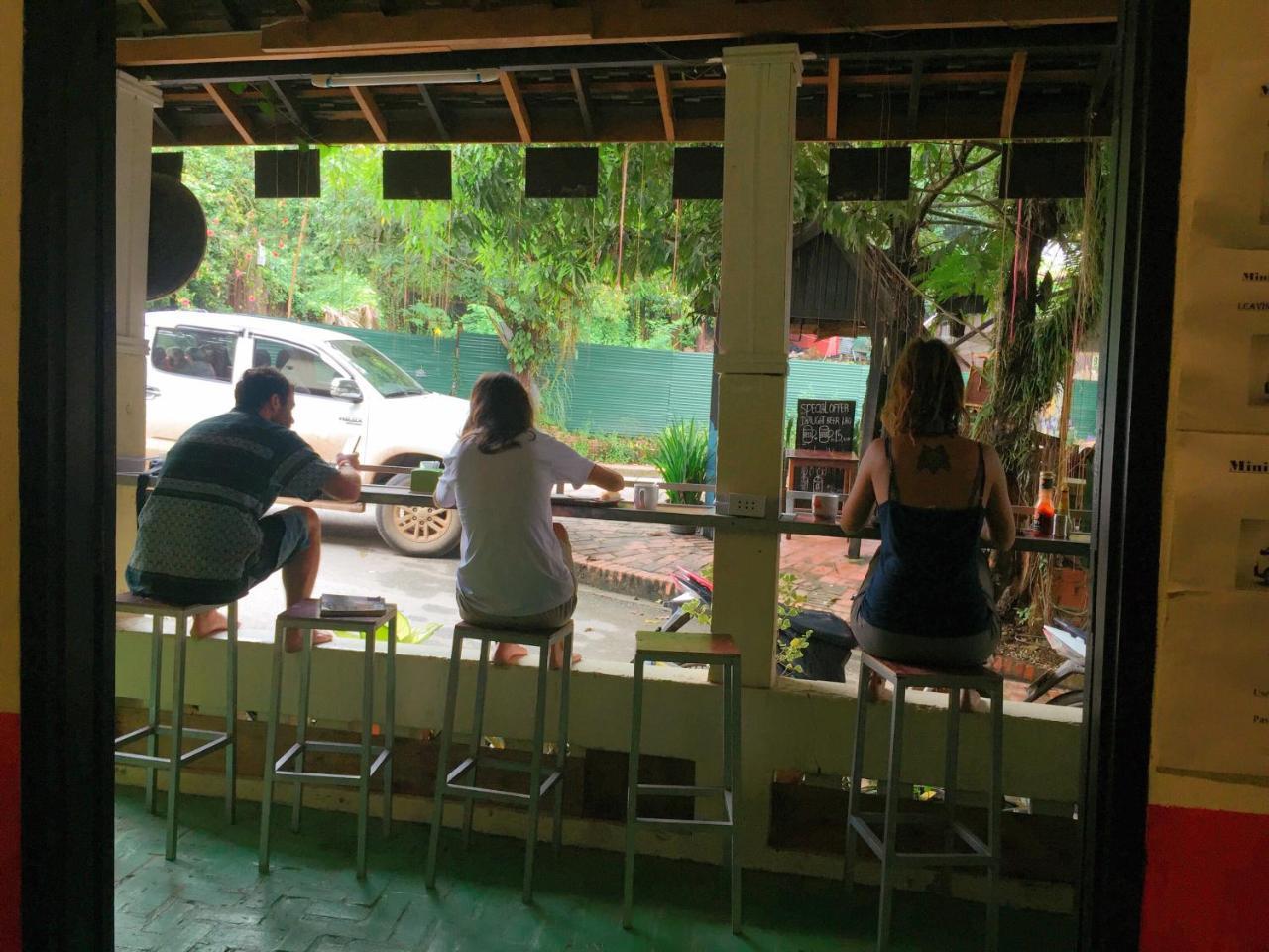 Y Not Laos Hostel Luang Prabang Extérieur photo